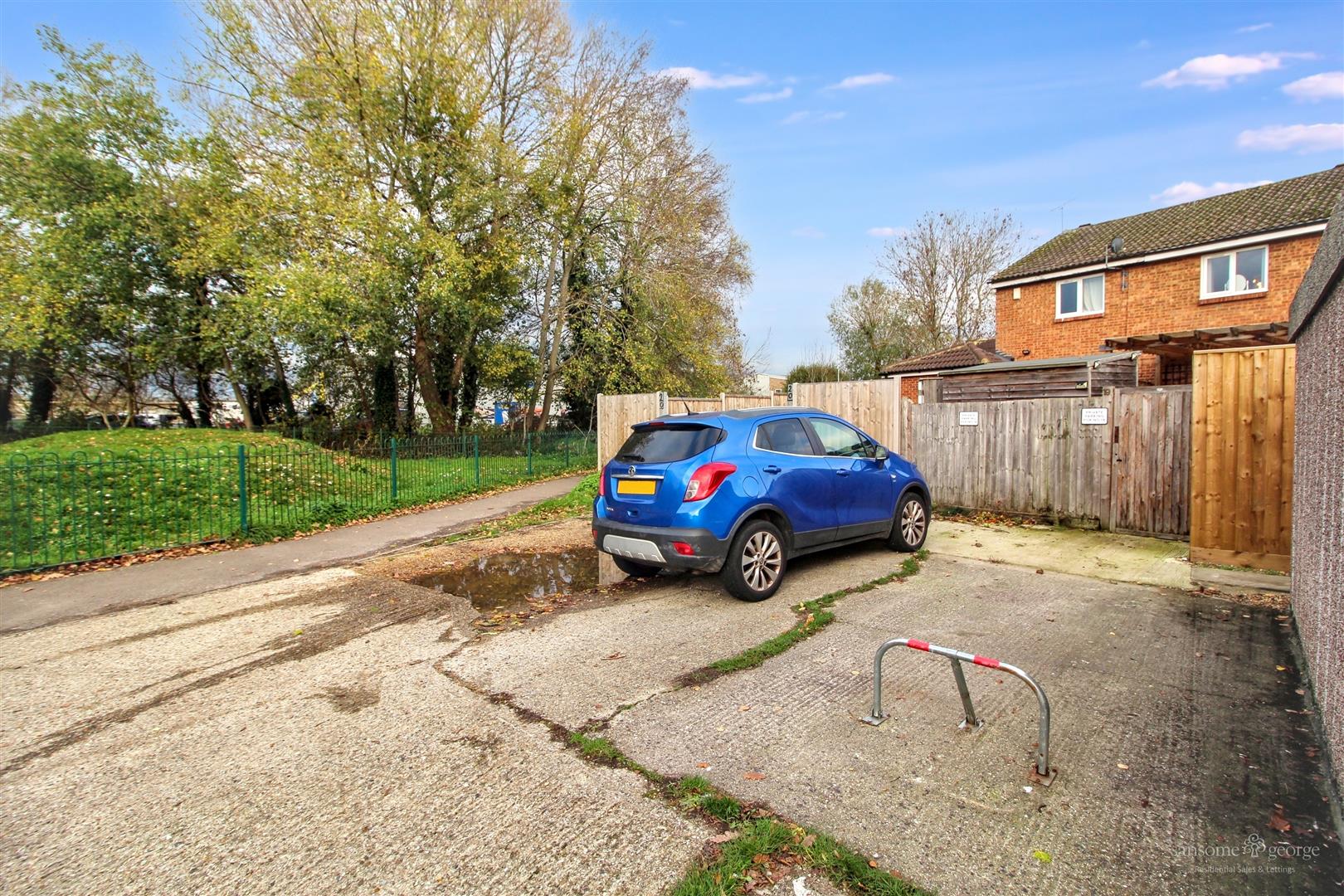 Thornton Mews, Reading